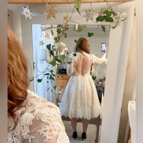 WEDDING DRESS - Picture 9 of 13